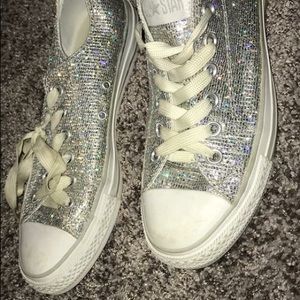 Size 9 converse sneakers
